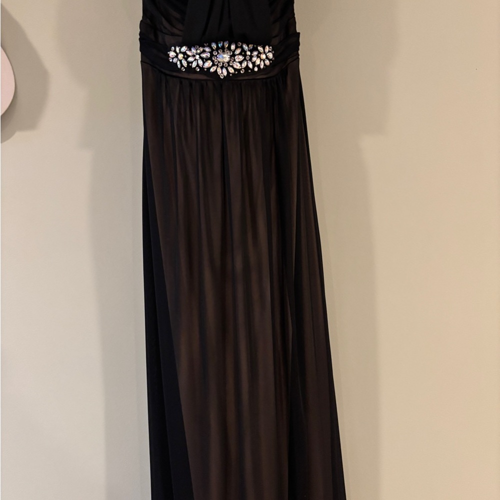 Elegant Black Evening Gown with Embellished Waist